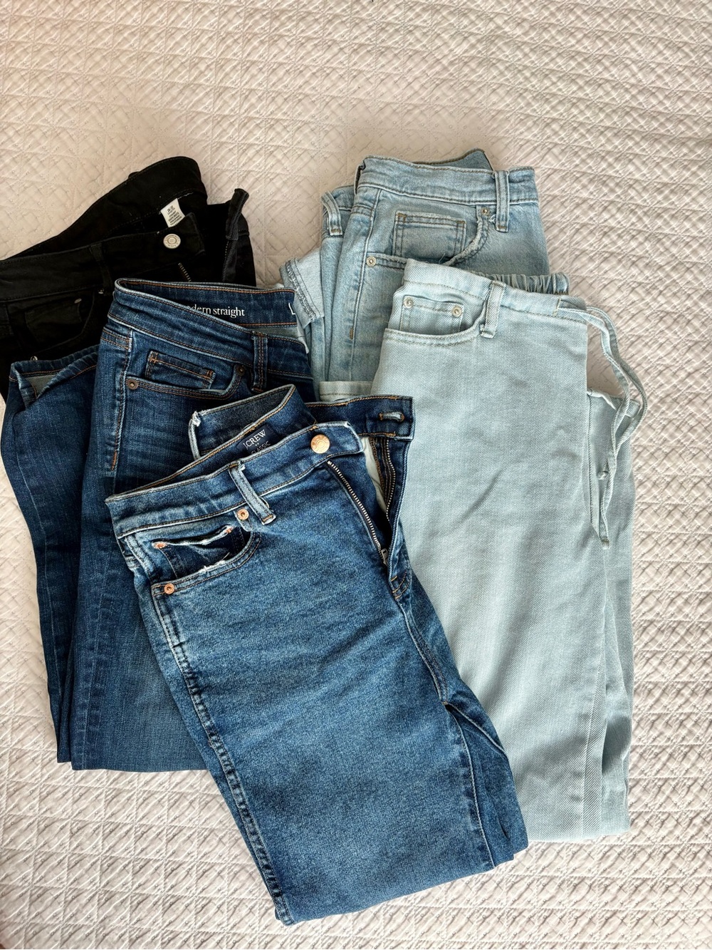 LOT: Women’s Light Blue & Dark Blue Denim Jeans - all fits